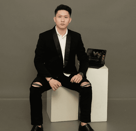struggle-to-success-in-forex-:-inspiring-young-man